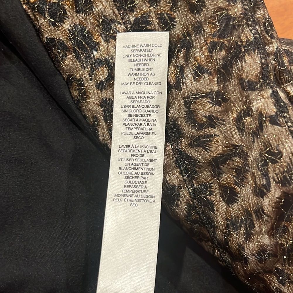 Chico’s velveteen leopard mix zip up vest with gold hardware size 2 - Picture 8 of 8